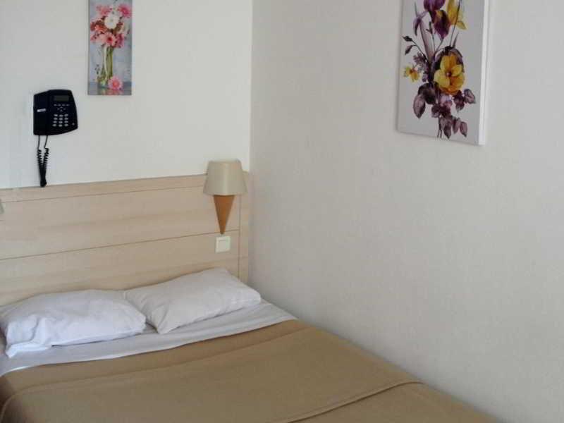 Hotel Vieille Tour Rouen Exterior photo